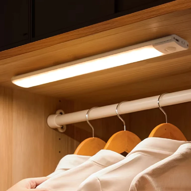 Lampe LED Rechargeable avec Détecteur de Mouvement 